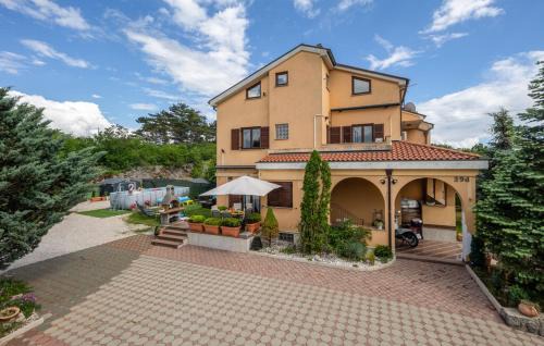 Bezjaki Villa | Oceanfront Retreat at Kuća za odmor - Marinići