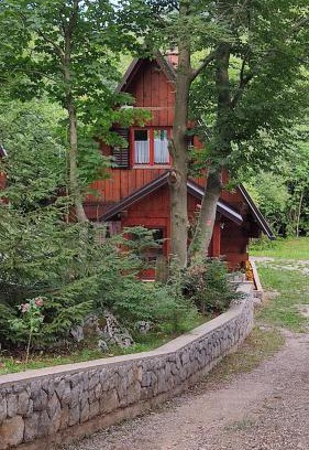 Zlobin Ski Chalet | Discover Kuća za odmor "Med Strmci" with Ocean Views