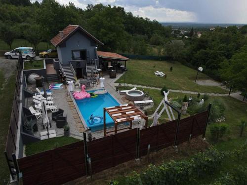 Slavonski Brod Villa | Relax at Kuća za odmor Mladen i Martina with a Private Pool