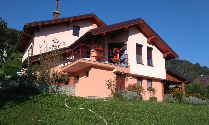 Lohovo Apartment | Discover Kuća za odmor Panorama: Oceanfront Bliss in Bihać
