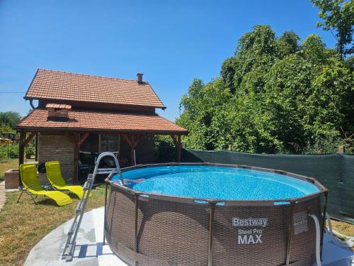Vukovar House | Stay at Sweet Home: Oceanfront Retreat with a Pool