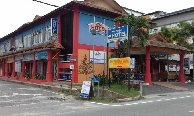 Kampung Nail Hotel | Budget-Friendly Hotel Ain Near Kuala Besut Jetty with Ocean View