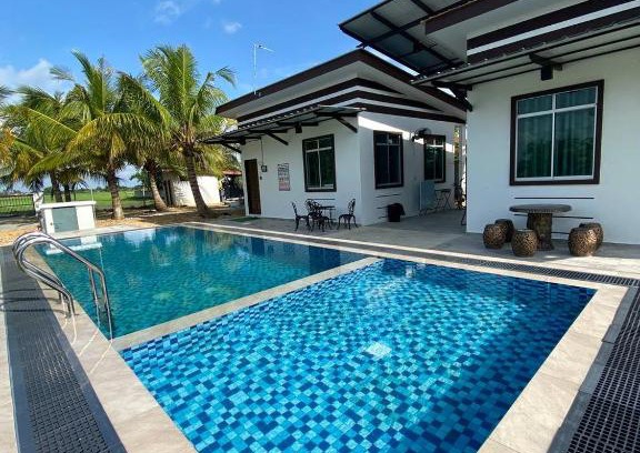 Kuala Kedah House | Relaxing Kuala Kedah Pool Cottage with Private Beach Access