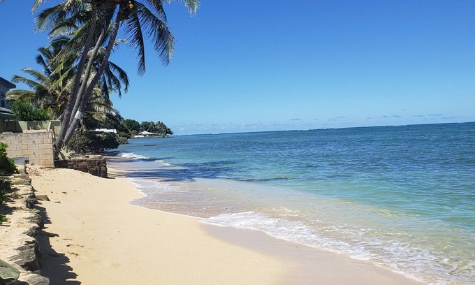 Kaneohe House | Exquisite Kualoa Oceanfront Paradise with Stunning Views