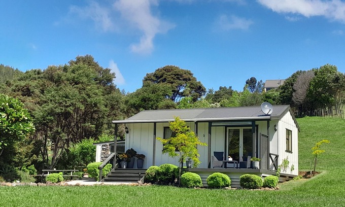 Kuaotunu Cottage | Idyllic Ocean View at Kuaotunu's Peebles Cottage