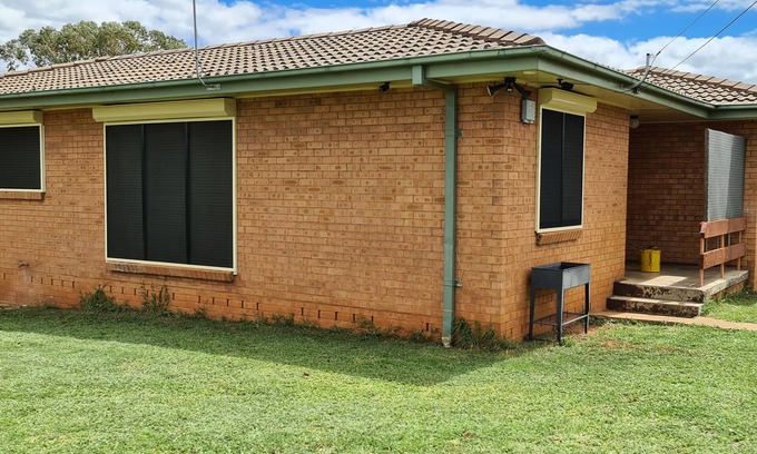 Dubbo House | Comfortable Kubo 3 Bedroom Space with Family-Friendly Amenities