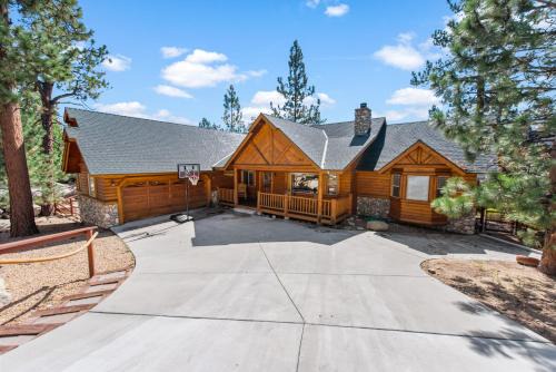 Castle Glen Estates House | Relax at Kubo Del Sol: Cozy Cabin with Hot Tub Retreat