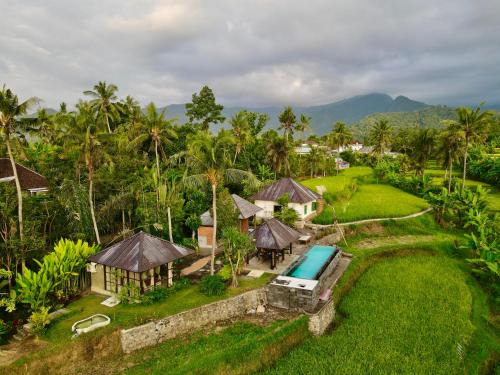 Sawan House | Discover Kubu Astina: Pet-Friendly Retreat with Pool