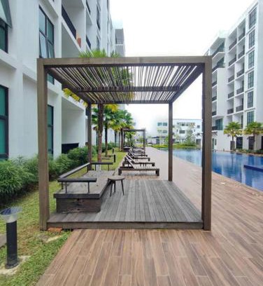 Kuching Apartment | Family-Friendly Yarra Park Apartment with Oceanfront Pool