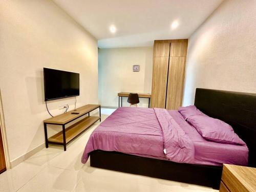 Batu Lintang Apartment | Relaxing Kuching Kozi Square Apartment with Oceanfront Pool