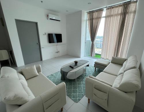Kuching Apartment | Cozy Kuching Apartment Near BDC with Pool & Breakfast