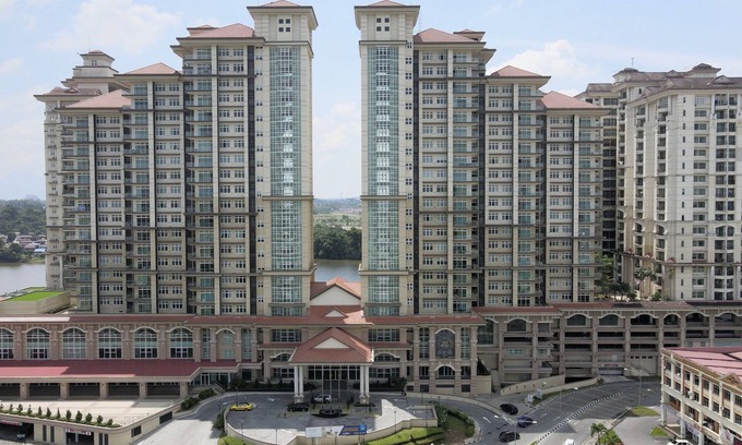 Kuching Apartment | Experience Comfort at Kuching Riverine Resort with Pool & Kitchen