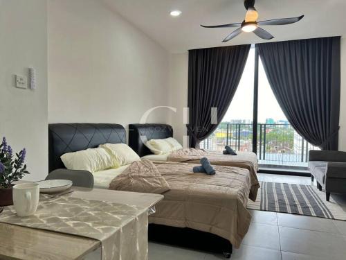 Taman Charming Apartment | Cozy Kuching Getaway: Family-Friendly Oceanfront Retreat