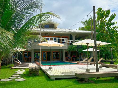 El Jobo House | Unforgettable Royal Palm Retreat with Oceanfront Views