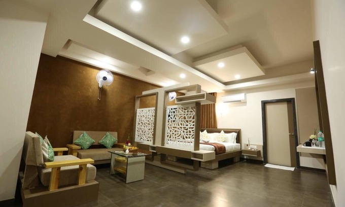 Chittorgarh Hotel | Relax at Kukda Resort Chittorgarh with Pool & Restaurant