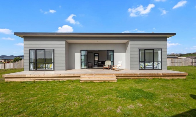 Waiotahi House | Beachfront Bliss at Kukumoa: 4-Star Hospitality Awaits