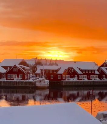 Svolvaer House | Family-Friendly Stay at Kule Gule Huset with Kitchen Access