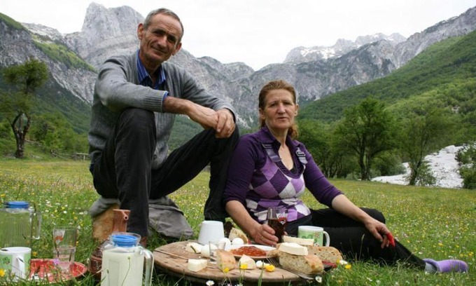 Shale House | Discover Kulla e Sadri Lukes: 4-Star Family-Friendly Retreat