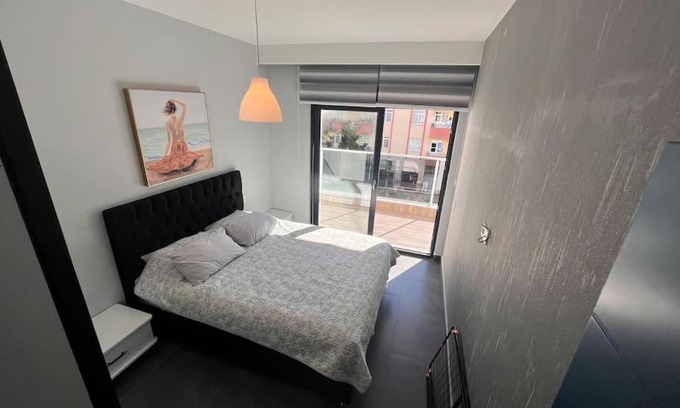 Mahmutlar Apartment | Cozy Retreat: Discover a Peaceful Apartment with Pool Access