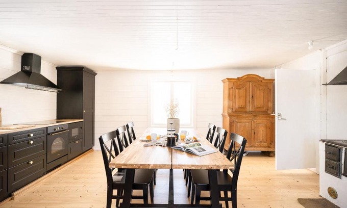 Kirjakkala House | Cozy Kullanpuu's Farm Stay with Hot Tub & Family Friendly Fun