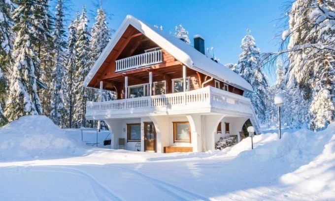 Kehys-Kainuu House | Relaxing Retreat at Kulma-alpit with Lake Views & Spa