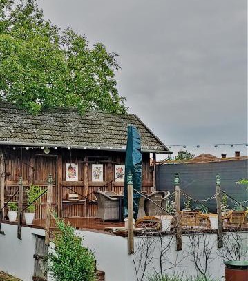 Ketegyhaza House | Experience KultúrÉlet Vendégháza: 9.5/10 Rating & Ocean View