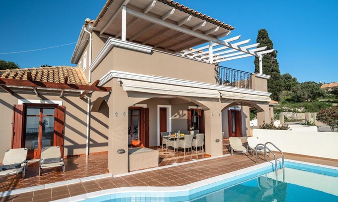 Manganos Villa | Elegant Kumusha Villa: Family-Friendly near Fiscardo