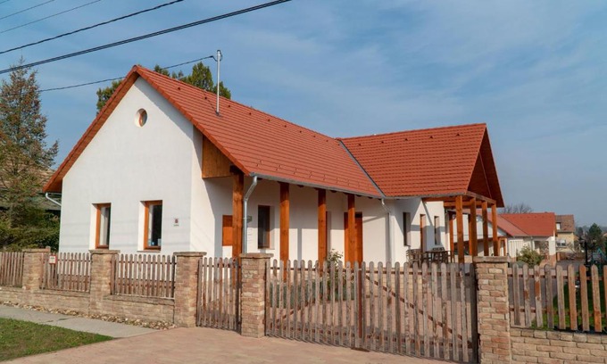 Vertesboglar House | Experience Comfort at Kun Pista Vendégház II