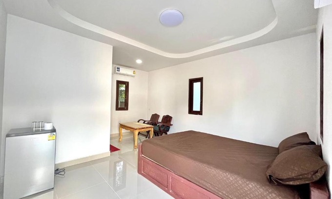 Nong Pla Lai House | Budget-Friendly Kunaeng Resort: Family Welcome Awaits