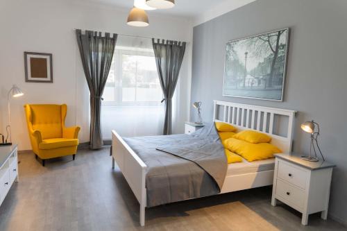 Kisujszallas Apartment | Top-Rated Kunfoglalás Apartmanház: Family-Friendly Retreat