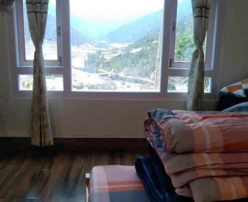 Bomdila House | Comfort at Kunjang Homestay: Pet Friendly with Breakfast