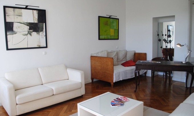 Weißgerber Apartment | Inviting Kunsthaus Apartments: Spa, Kitchen & Breakfast Included