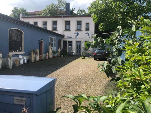 Mickten Apartment | Pet-Friendly Escape at Kunstoase am blauen Haus