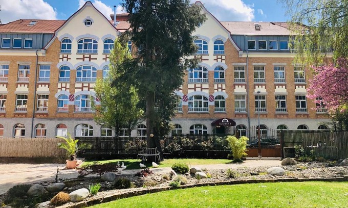 Trossingen Hotel | Discover KunstWerk B: Pet-Friendly with Top Amenities