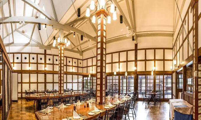 Kurashiki Hotel | Discover Kurashiki Ivy Square: Hot Tub & Dining Options