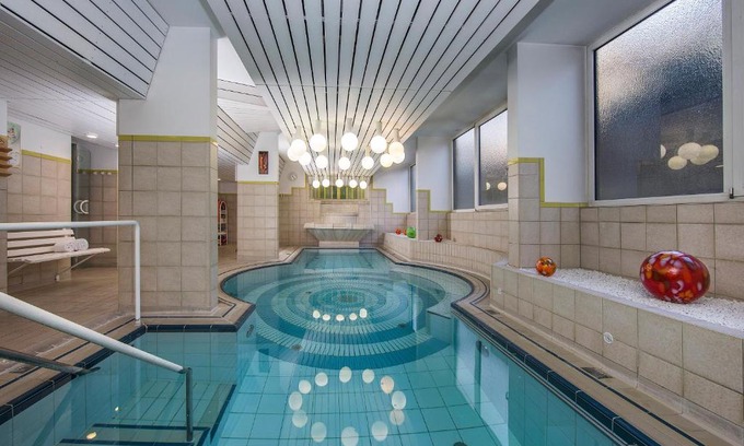 Bad Fuessing Hotel | Relax at Kurhotel Unter den Linden with Spa and Pool Access