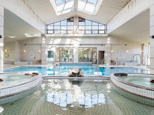 Shirahama Hotel | Discover Relaxation at Kurhouse Shirahama with Pool & Spa