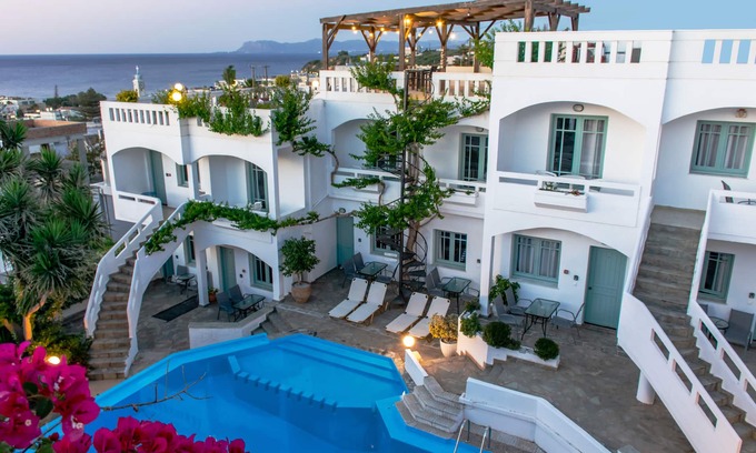 Kato Stalos Hotel | Relaxing Kurmulis Studios with Pool and Ocean Views