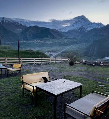 Stepantsminda Villa | Inviting Kuro Kazbegi: Pet-Friendly Retreat with Breakfast