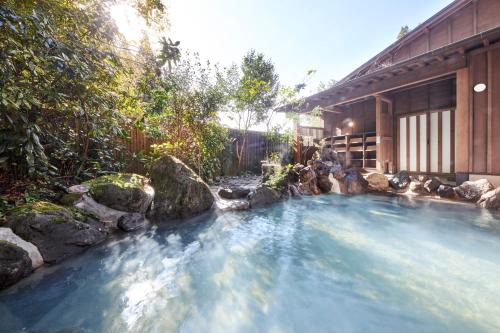 Kurokawa Onsen Hotel | Highly Rated Ryokan Ichinoi with Inviting Hot Tub
