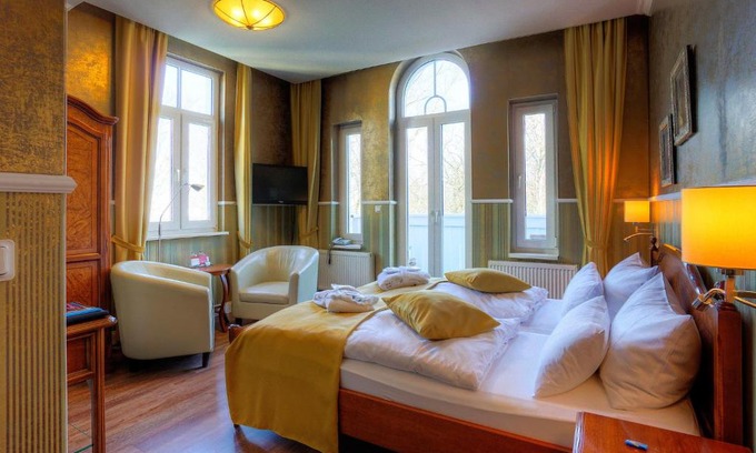 Warnemuende Hotel | Elegant Kurpark Hotel with Ocean View & Pet-Friendly Stay