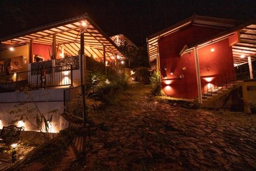 Eratnagoda House | Discover Kuru Ganga Villa: Family-Friendly with Pool & Hot Tub