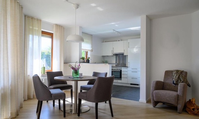 Ueberlingen Apartment | Pet-Friendly Escape at Kurviertel Wohnung III - 9.3/10 Rating