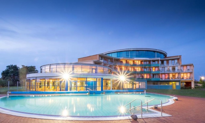 Muritz Hotel | Relax at Kurzentrum Waren (Müritz) with Oceanfront Views