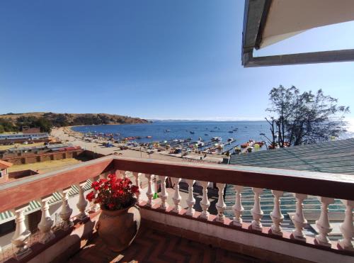 Copacabana House | Budget-Friendly Kusi with Oceanfront Views for Families
