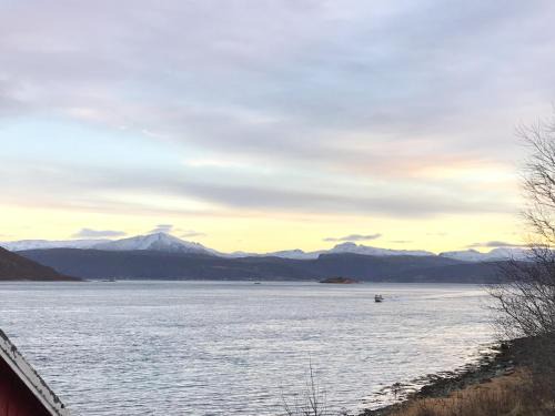 Tromso House | Experience Comfort at Kvaløya Lodge - 4-Star Gem
