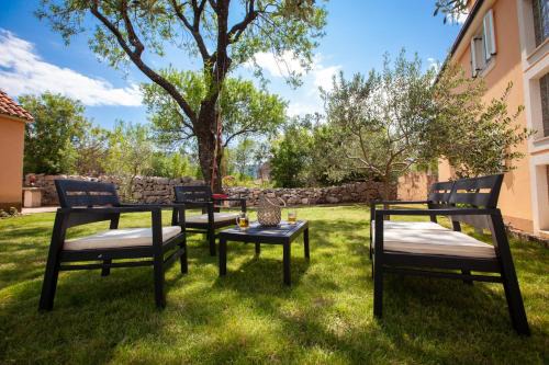 Zadvarje Apartment | Discover Kvasina Apartments: Oceanfront Retreat Rated 9.9