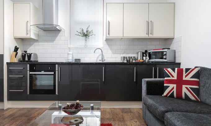 Peterborough Apartment | Cozy KVM City Apartment 9: Family-Friendly with Kitchen