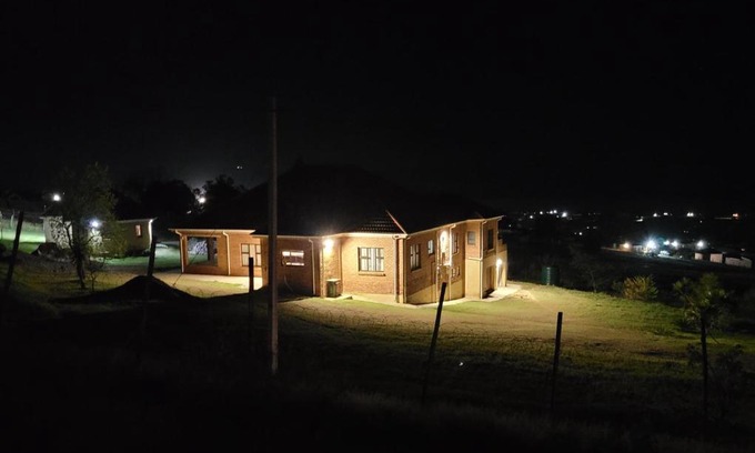 Ngquza Hill House | KwaNomzi Boutique Lodge: Family-Friendly Stay with Breakfast