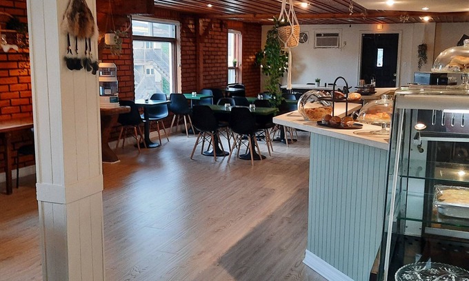 Pohenegamook Hotel | Cozy KWE Café & Auberge: Family-Friendly with Breakfast